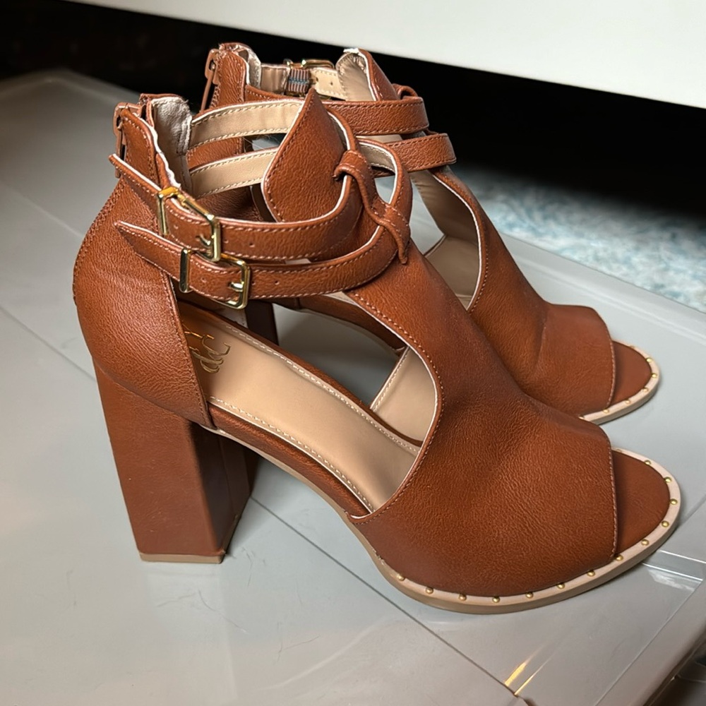NY & CO neude peep toe pumps